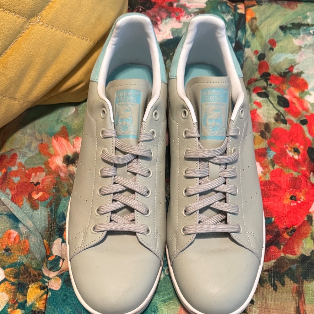 Adidas Men’s Light Gray Stan Smith Sneakers